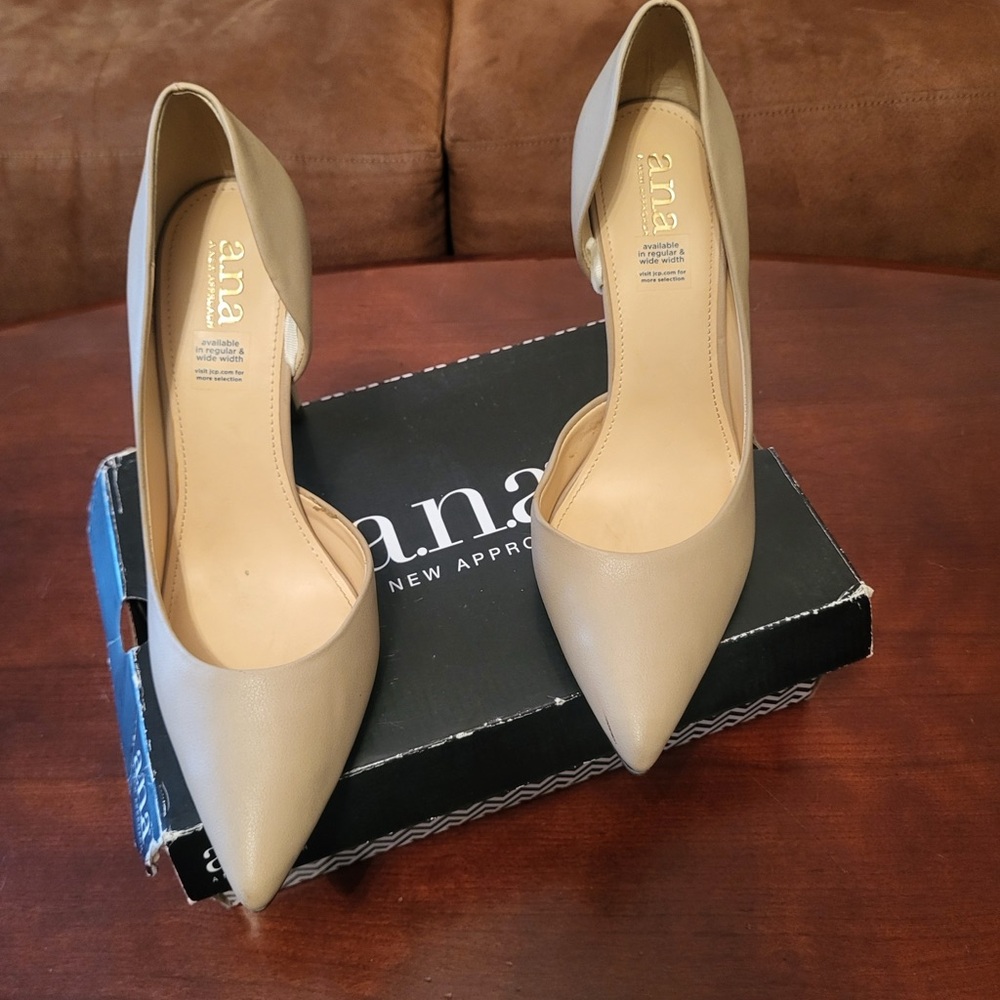 a.n.a Tan Pointed-Toe Heels Sleek Design